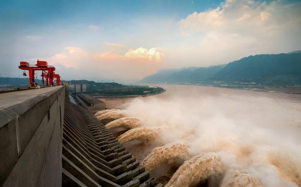 阿斯旺大坝能挡住尼罗河全年径流量,长江下游为什么不