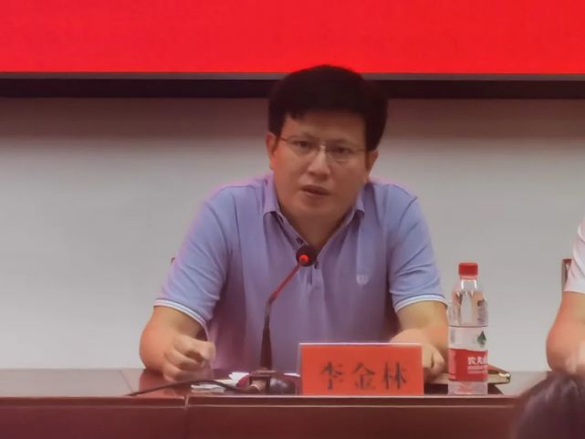 洋县政府副县长李金林,洋县教体局局长王志峰,洋县中学校长王水建