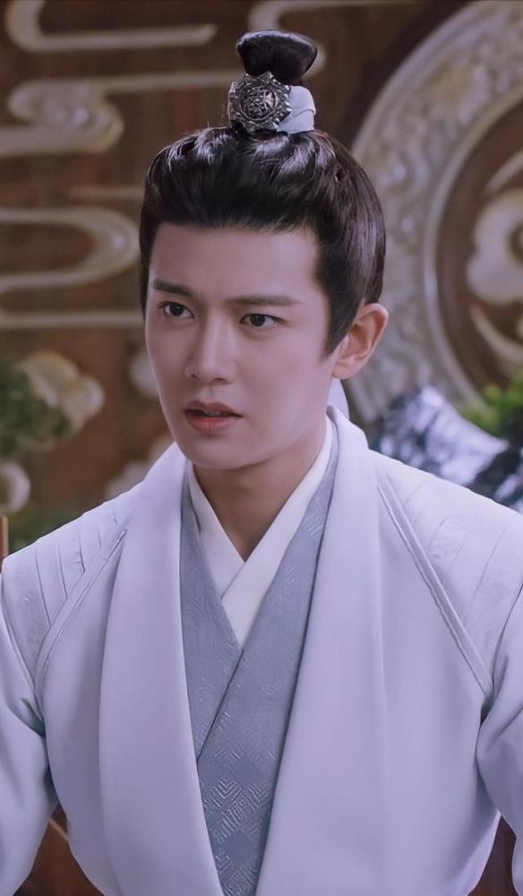 姚奕辰曾经在《锦衣之下》演绎少帮主谢霄,这次却演绎《周生如故》男