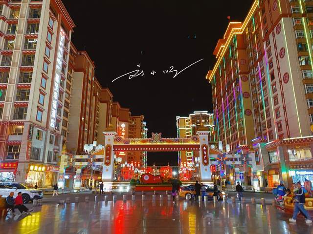 实拍昌都夜景,高楼林立,流光溢彩,游客:不愧是西藏第