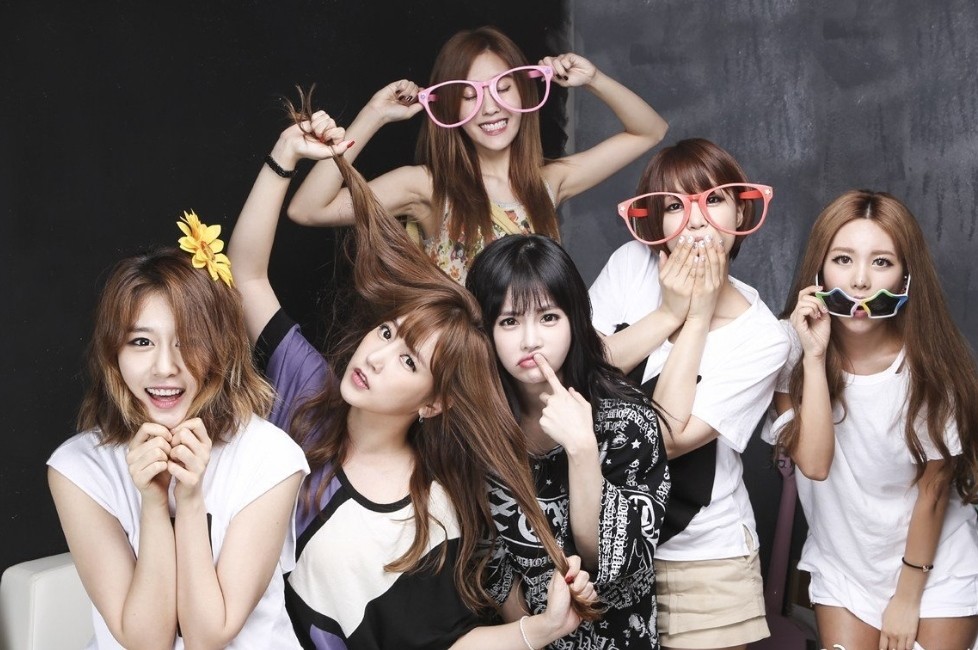 t-ara——queens(困死) t-ara的歌迷称为"queen"s",意思是"女王所有的