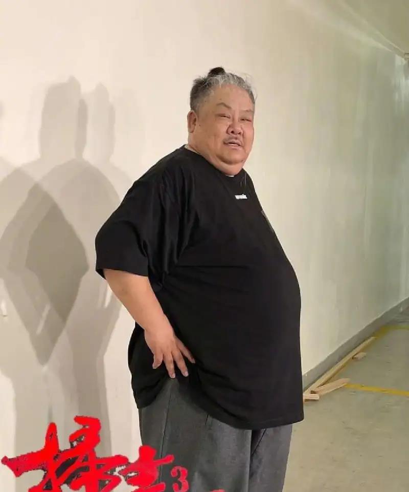 57岁的香港演员林雪近照曝光.这个肚子有点东西啊