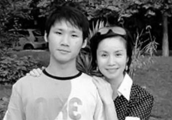 央视主播徐俐最后与观众挥手告别,二婚带子嫁名门的她