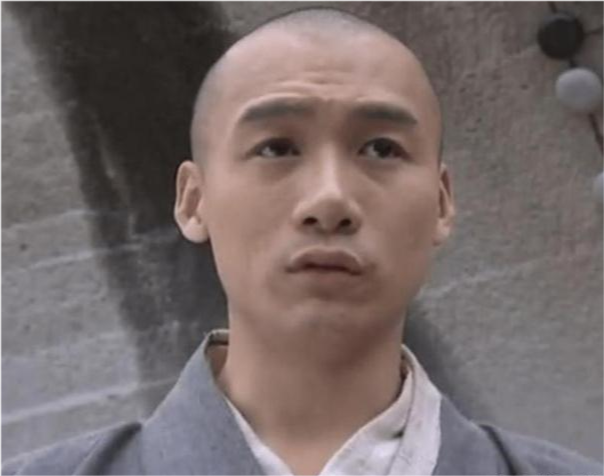 高虎扮演虚竹,眼睛不够大眉毛也不够浓,很多观众不买单.