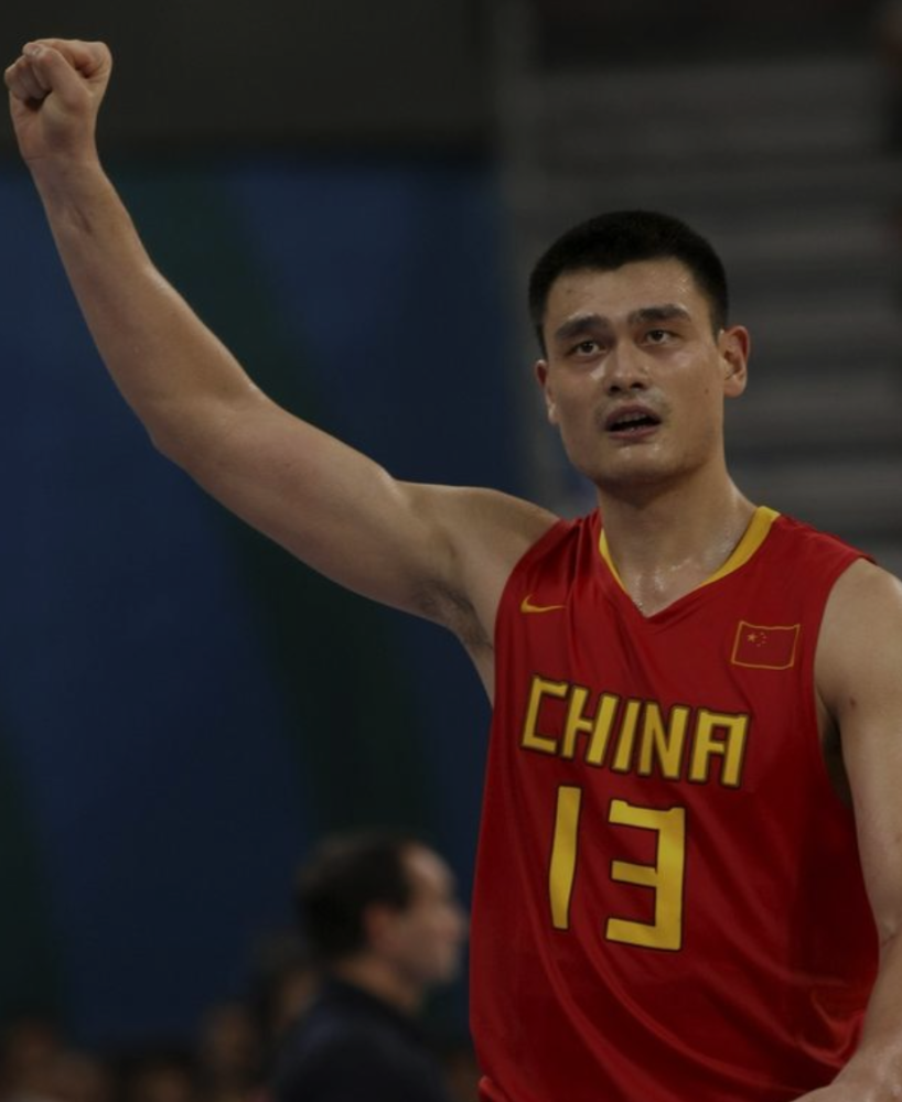 第一位:中国男篮近现代最著名的球员姚明