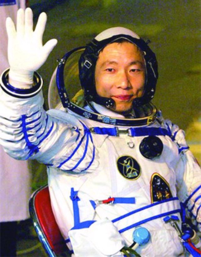 有一种明星叫王亚平:17岁成为了女飞行员,33岁乘神舟10出征