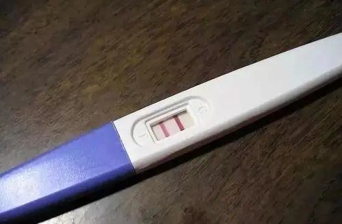 验孕棒两条杠=怀孕?