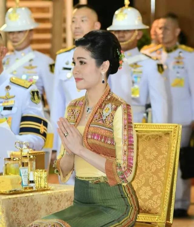 泰国王妃诗妮娜跌宕起伏的甄嬛人生