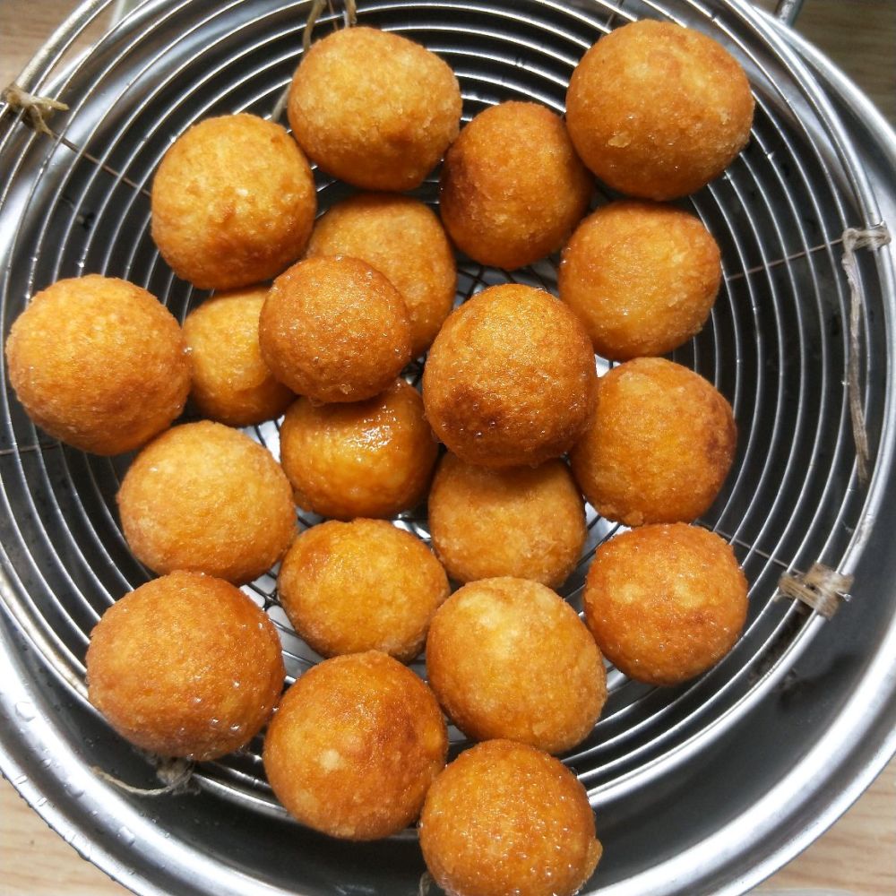 休闲必备美味:炸南瓜丸子,外酥里嫩,甜而不腻,追剧就选它