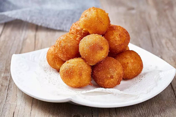 休闲必备美味:炸南瓜丸子,外酥里嫩,甜而不腻,追剧就