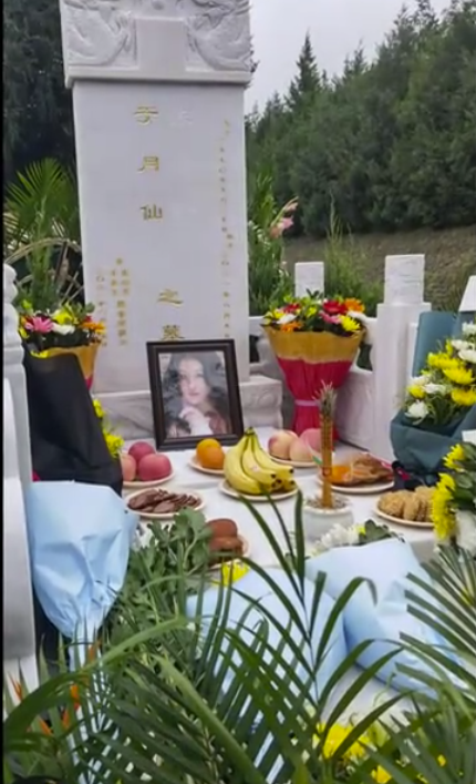 没孩子就得这样?于月仙墓碑被曝埋在北京,碑文题字引热议!