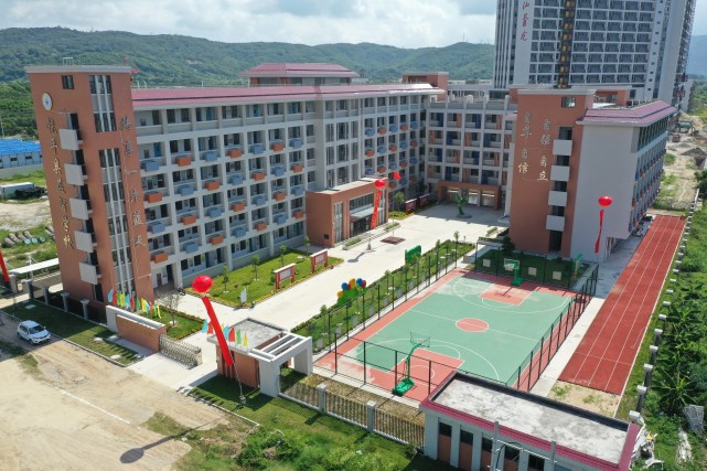潮州饶平2所学校新校区今天揭牌,增加学位