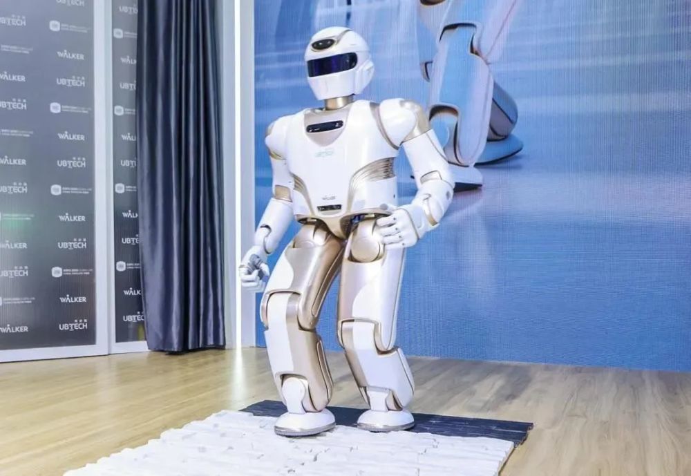 这款大型双足仿人服务机器人 walker x采取了中国原创前沿科