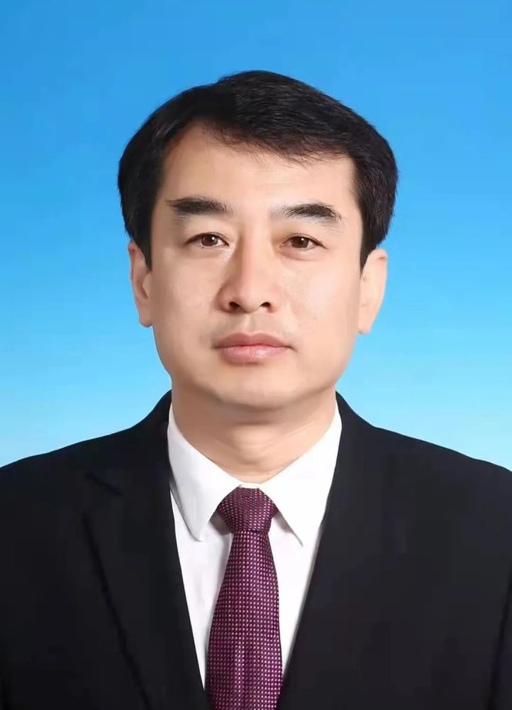 刘海峰,男,汉族,1977年10月生,大学,中共党员,现任张家口市副市长.