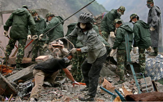 2008年汶川地震,那个"长大我当空降兵"的男孩,后来了