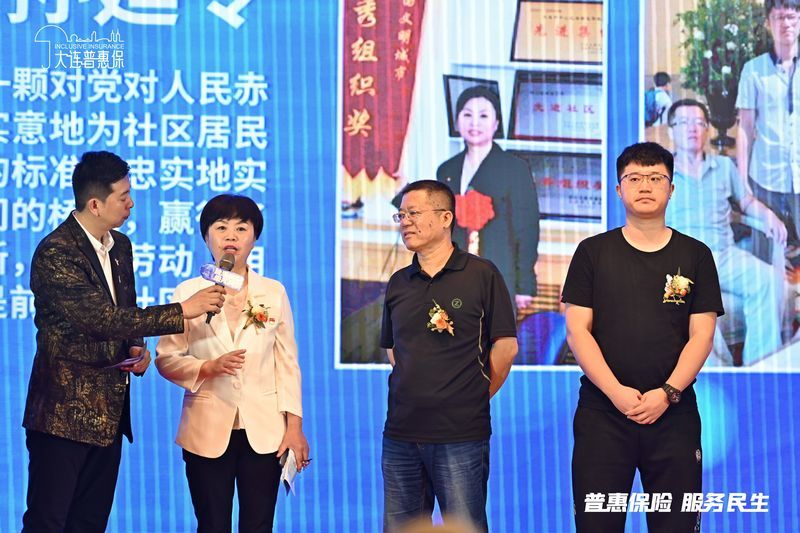 下午14时,发布会在大连新闻传媒集团交通广播主持人高峰的热情介绍下
