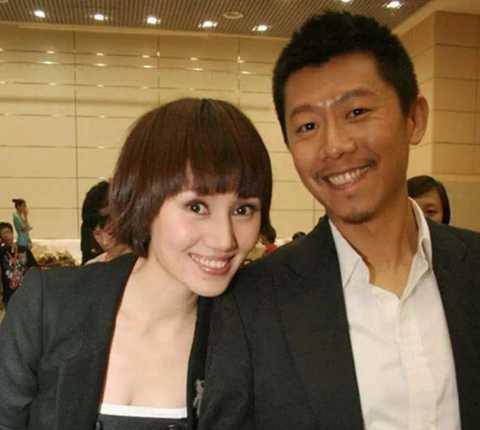 袁泉女儿曝光,母女同行现身餐厅,11岁夏哈哈继承父母优良基因