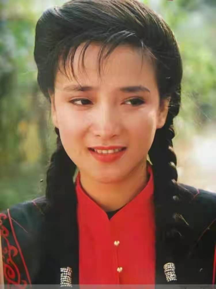 90年代红得发紫,"古典第一美人"何晴,如今过得如何了?