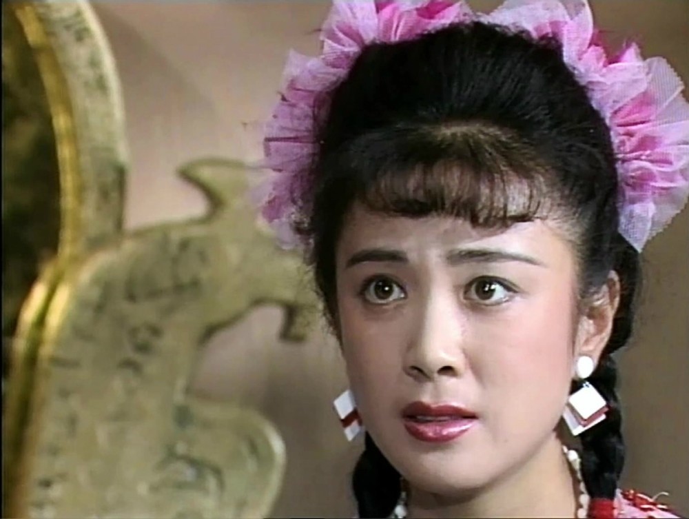90年代当红女星傅艺伟,因出演"苏妲己"爆红,如今过得怎样了?