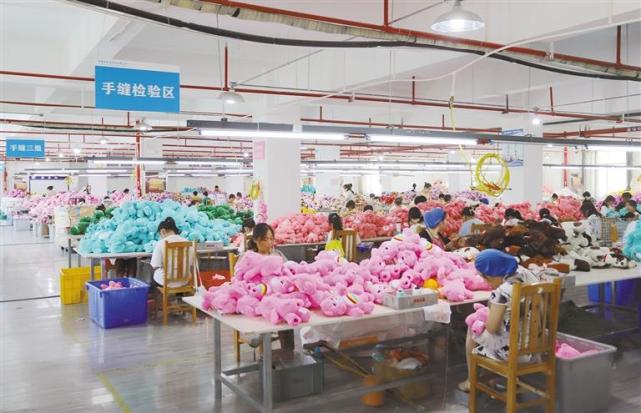 通过全要素扶持,全链条招商,全方位服务,安康市实现了毛绒玩具文创
