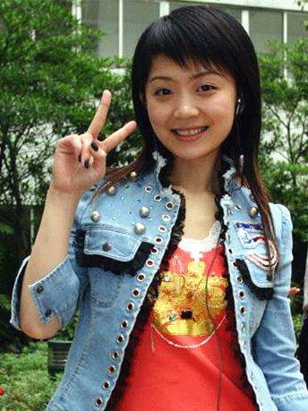 她是珠江台节目一姐毛琳曾经让富二代伤了心至今未结婚