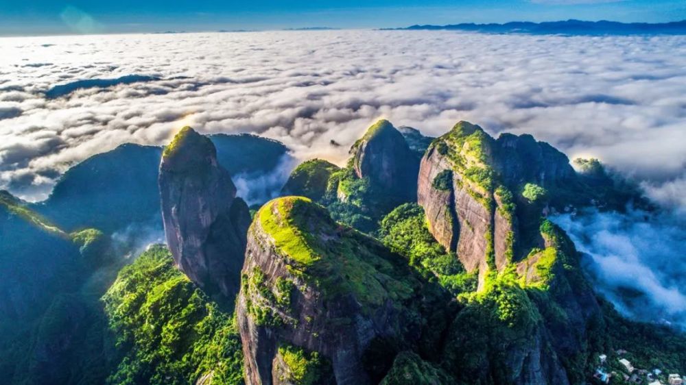 黄华丽/摄道佛圣地,丹霞地质桂平白石山景区是广西的丹霞地貌之一