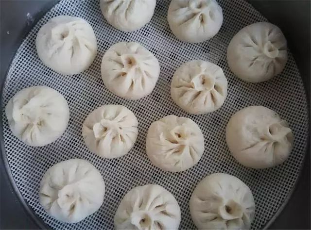 包子皮冷了又厚又硬,包子铺老板:加点它,发酵快,口感
