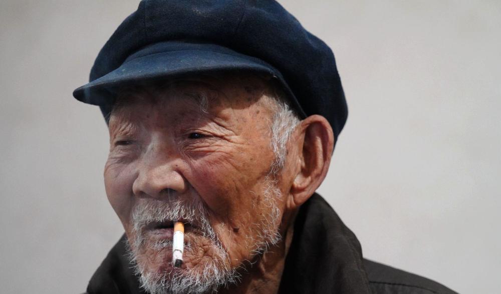 山西农村老爷爷101岁,抽烟喝酒80多年,看活得咋样