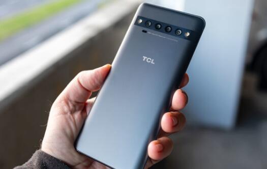 tcl 10l使用一个48mp主摄像头而tcl 10 pro具有一个64mp主摄像头