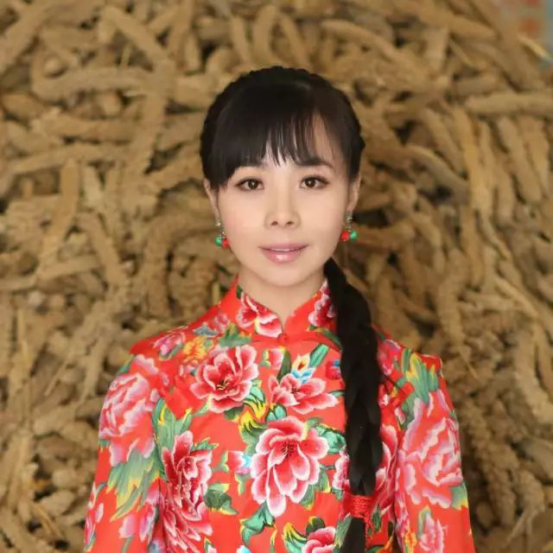 王二妮说出结婚后为啥和丈夫回农村种地,如今成这样