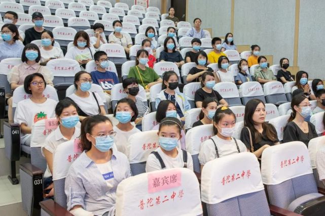 普陀二中2021级新生电脑分班顺利完成