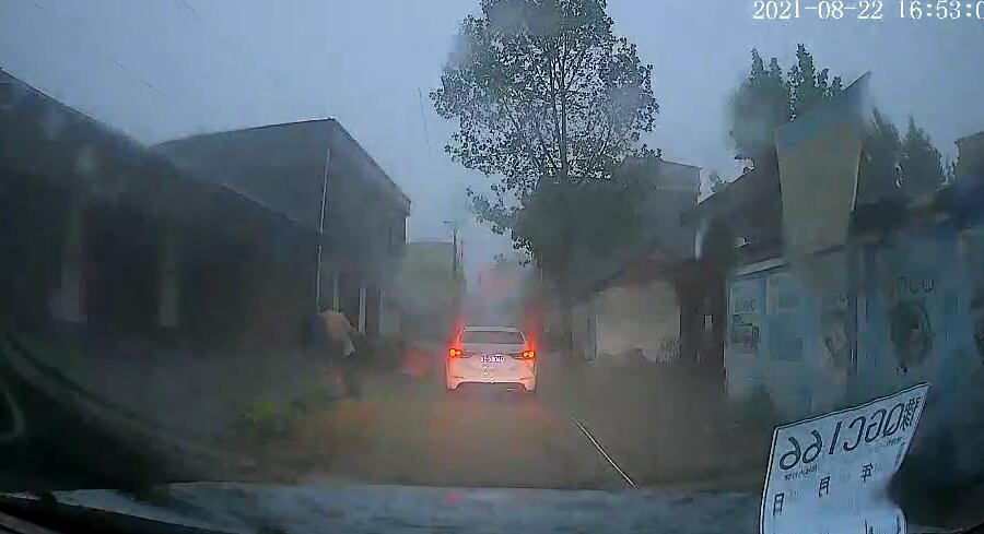 狂风什么雨成语_狂风暴雨图片(3)