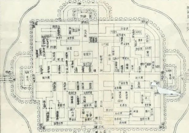 代州在明清时虽然处于内长城以里,却扼守着雁门关,作为大同和太原