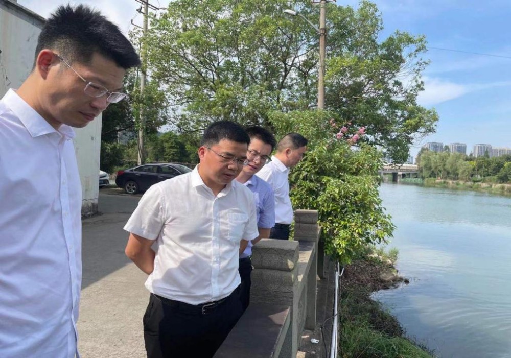 市国资委主任张志东赴龙湾区瑶溪河开展巡河调研工作