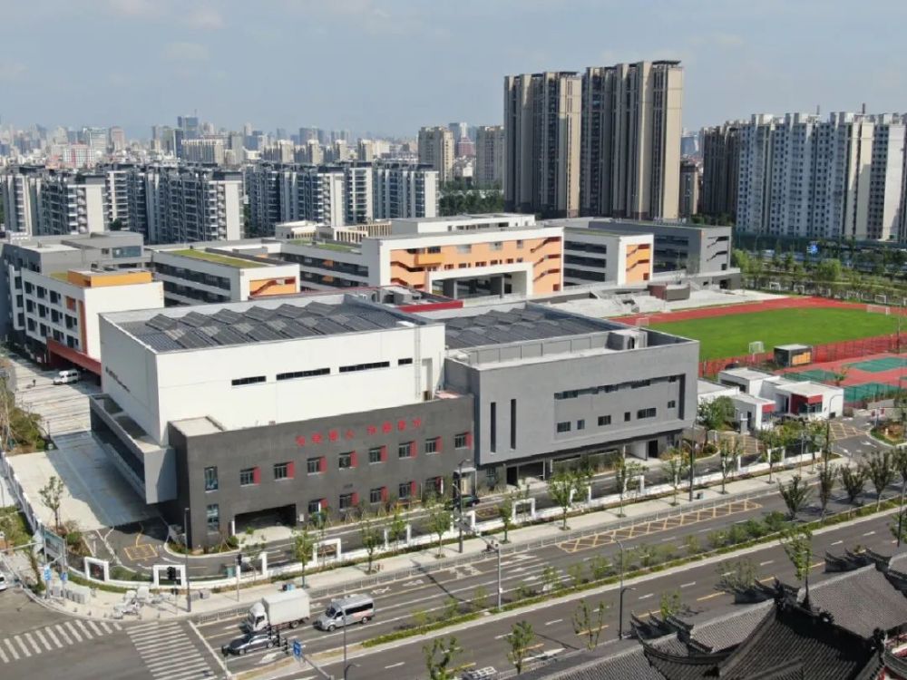 8月26日, 记者来到即将正式投入使用的 宁波市爱菊艺术学校姚丰校区