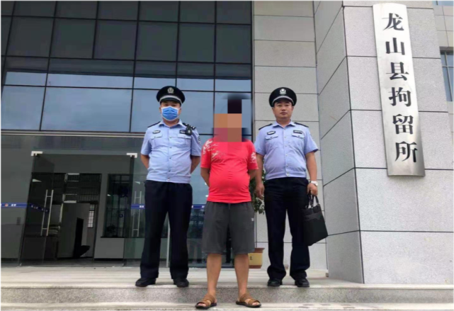 8月25日,龙山县公安局兴隆派出所依法查处一起扰乱公共秩序案,抓获