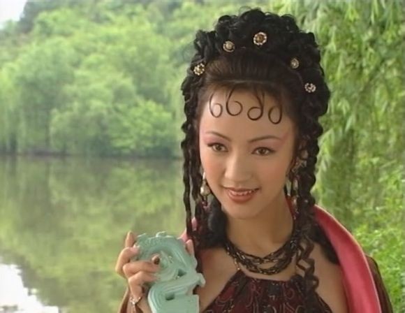 "妲己"扮演者,前几位都是靠化妆,只有她"媚"到骨子里