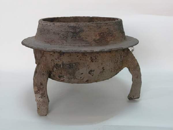 甗甗是中国古代的一种复合炊具,下部烧水煮汤,上部蒸干食.