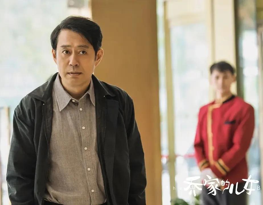 凭借《知否》中"红狼"一角,演员刘钧靠"宠妾灭妻"的渣爹人设火出圈.