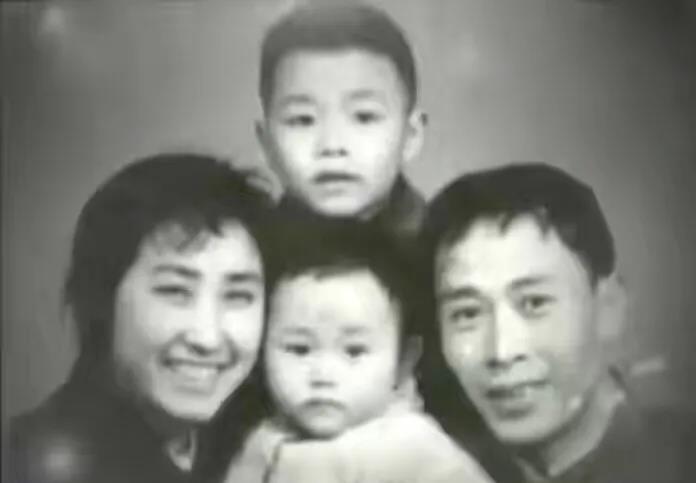 刀郎害哥哥出车祸去世,遭第一任妻子"抛弃",被那英反对入选