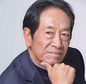 郭靖宇御用男配角,国家一级演员,40岁学表演,相差37岁