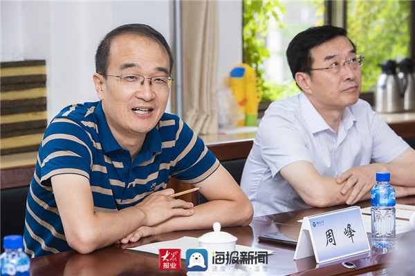 中国科学院院士,烟台先进材料与绿色制造山东省实验室主任刘维民一行