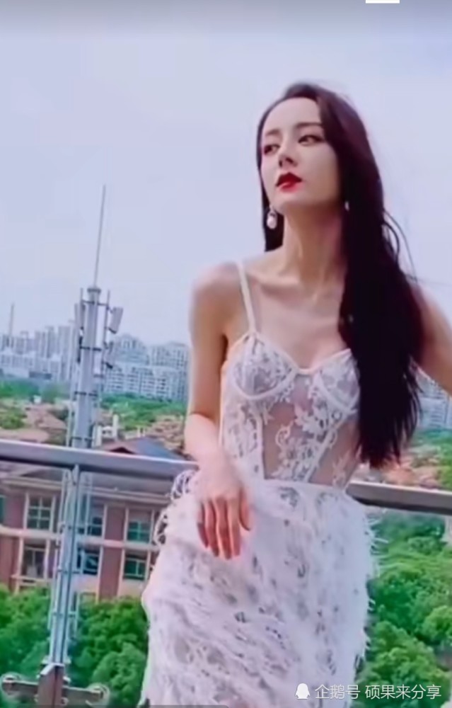 迪丽热巴瘦出骨感美,粉丝看后都不淡定了