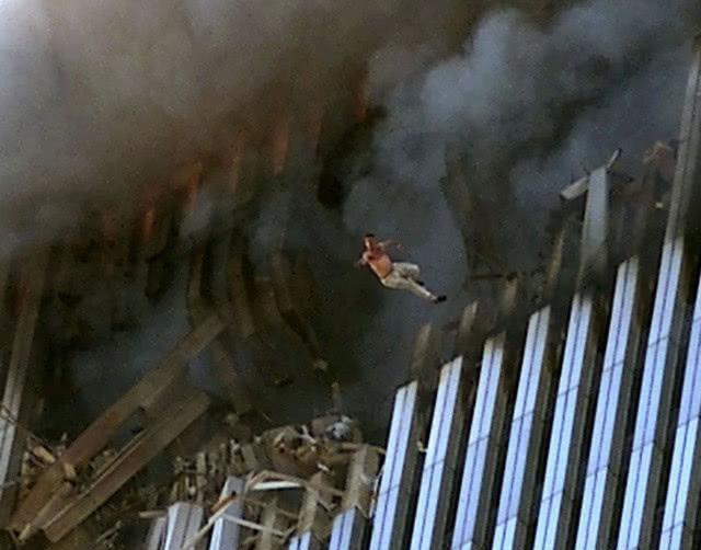 "911事件"最著名的照片:坠楼的人,以及当时流放出的其他照片
