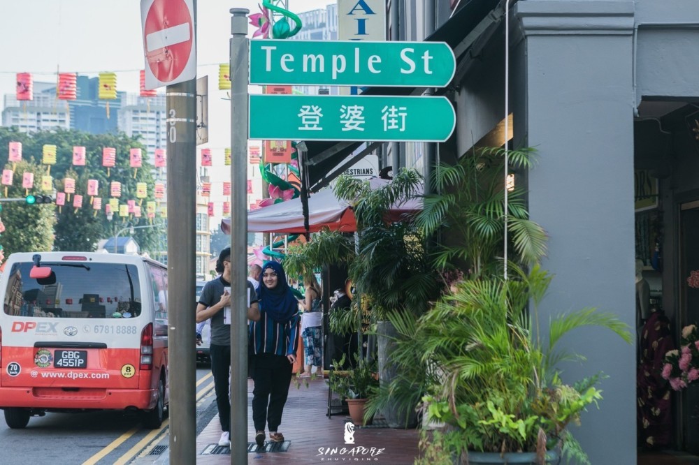 新加坡唐人街原来叫牛车水,市区最热闹的地方,聚集各种中国美食