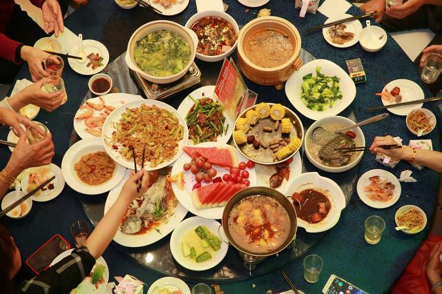 为什么吃过酒席后,还有吃不饱的感觉呢?