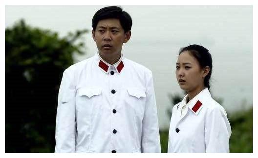 在《鬼吹灯之精绝古城》里,王永泉饰演安力满,儿子饰演大个子,令人