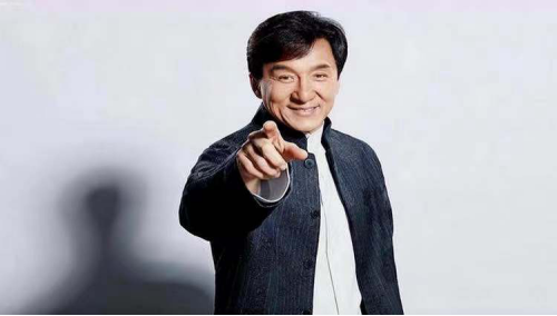 成龙回安徽老家认祖归宗,两个哥哥家里贫穷,成龙家谱