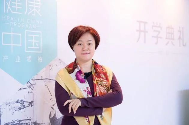 她被誉为黄门"佘太君,无论什么时候,她都是黄光裕"最硬的后台!
