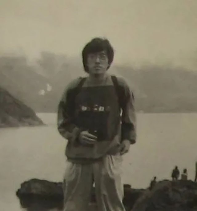 海子自杀前的那个星期五,他又一次看见了初恋女友,此时的波婉已经为